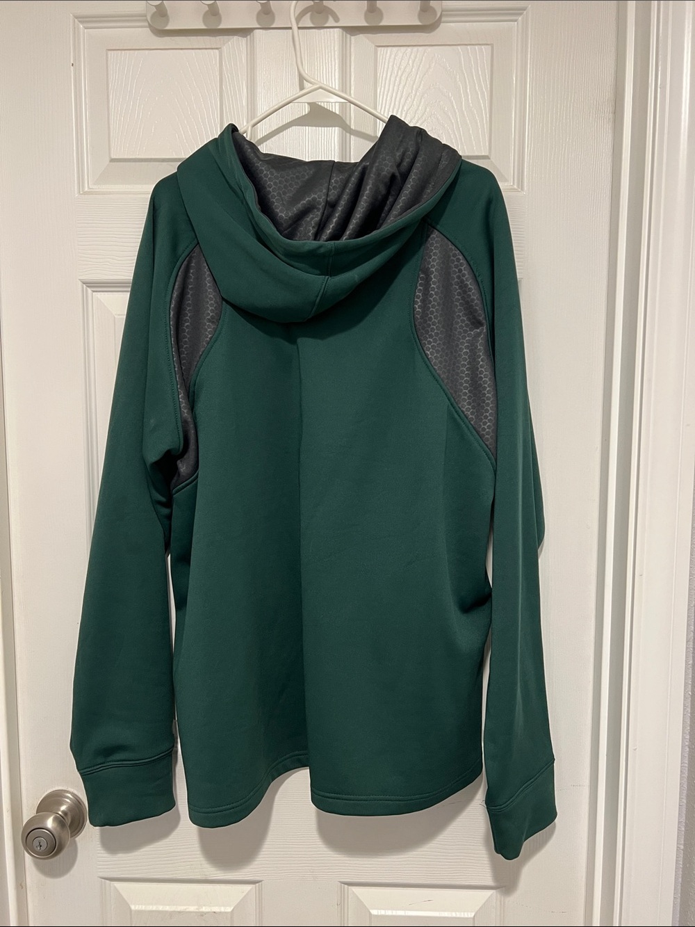 Colosseum Oregon Ducks Green Hoodie with Yellow Lettering - Picture 3 of 4